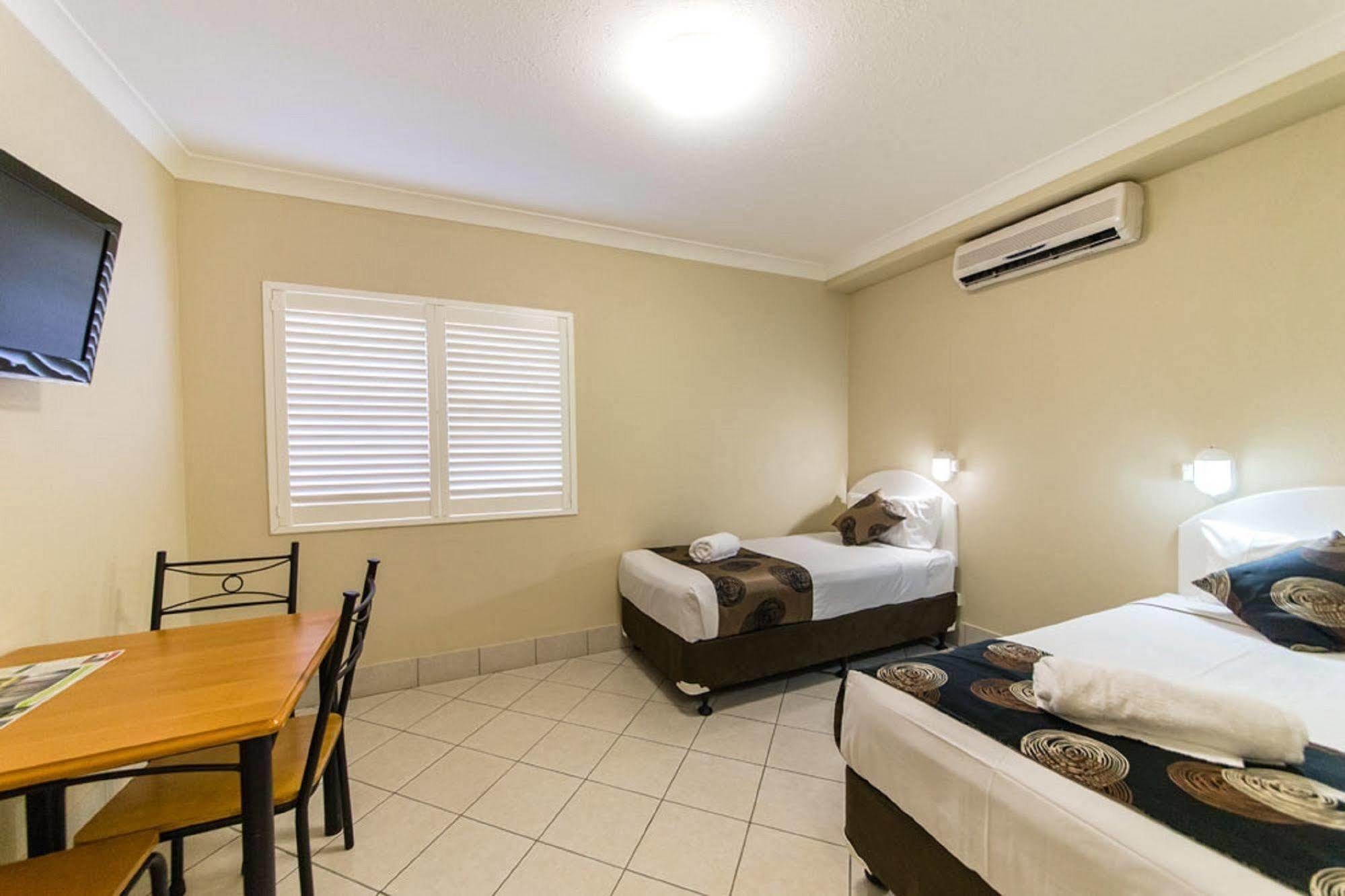 Villa Capri Motel Rockhampton Exterior photo
